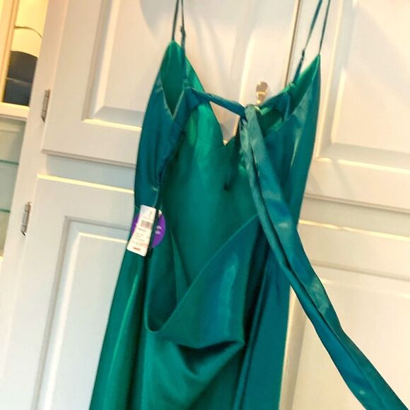 Betsy & Adam Green Umbrae Iridescent Satin Babydoll Maxi Gown Adjustable Straps - Picture 5 of 10